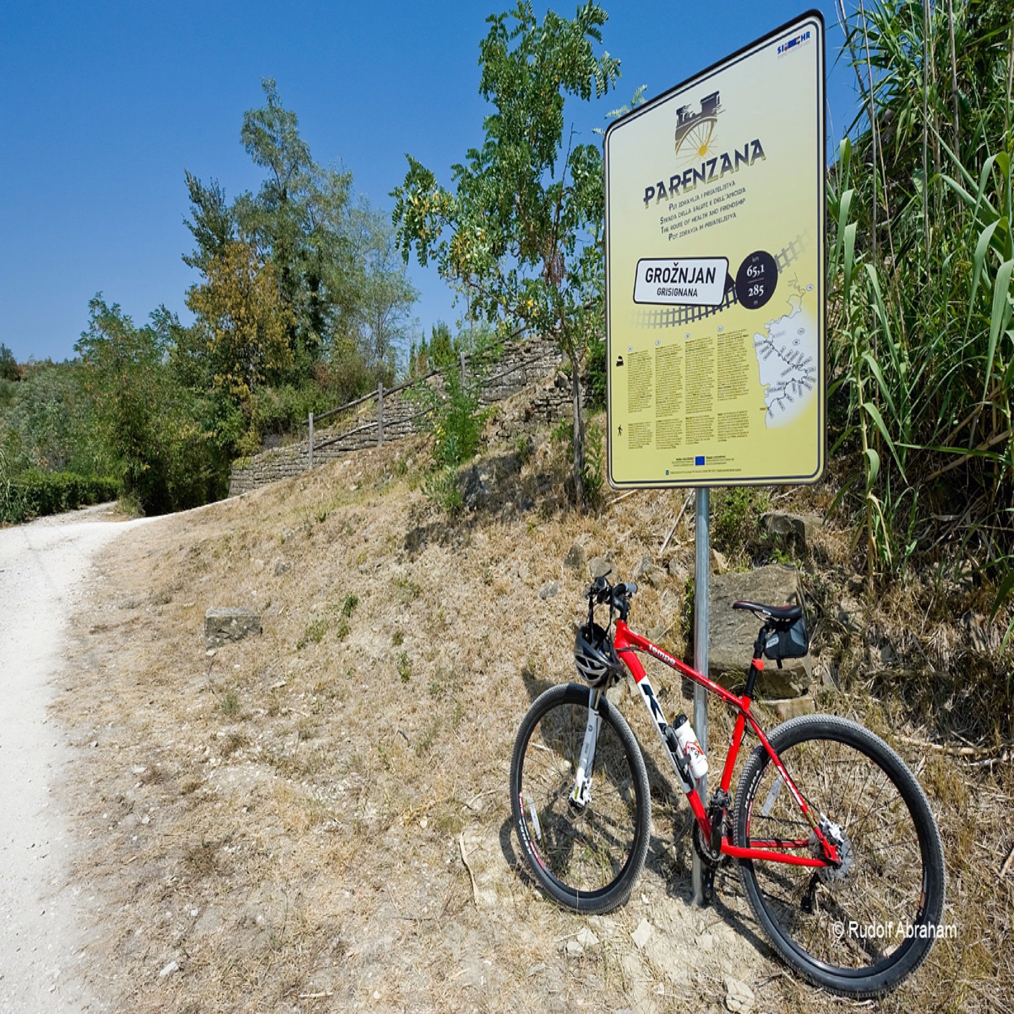 Parenzana cycle route just outside Grožnjan, Istria, Croatia. © Rudolf Abraham